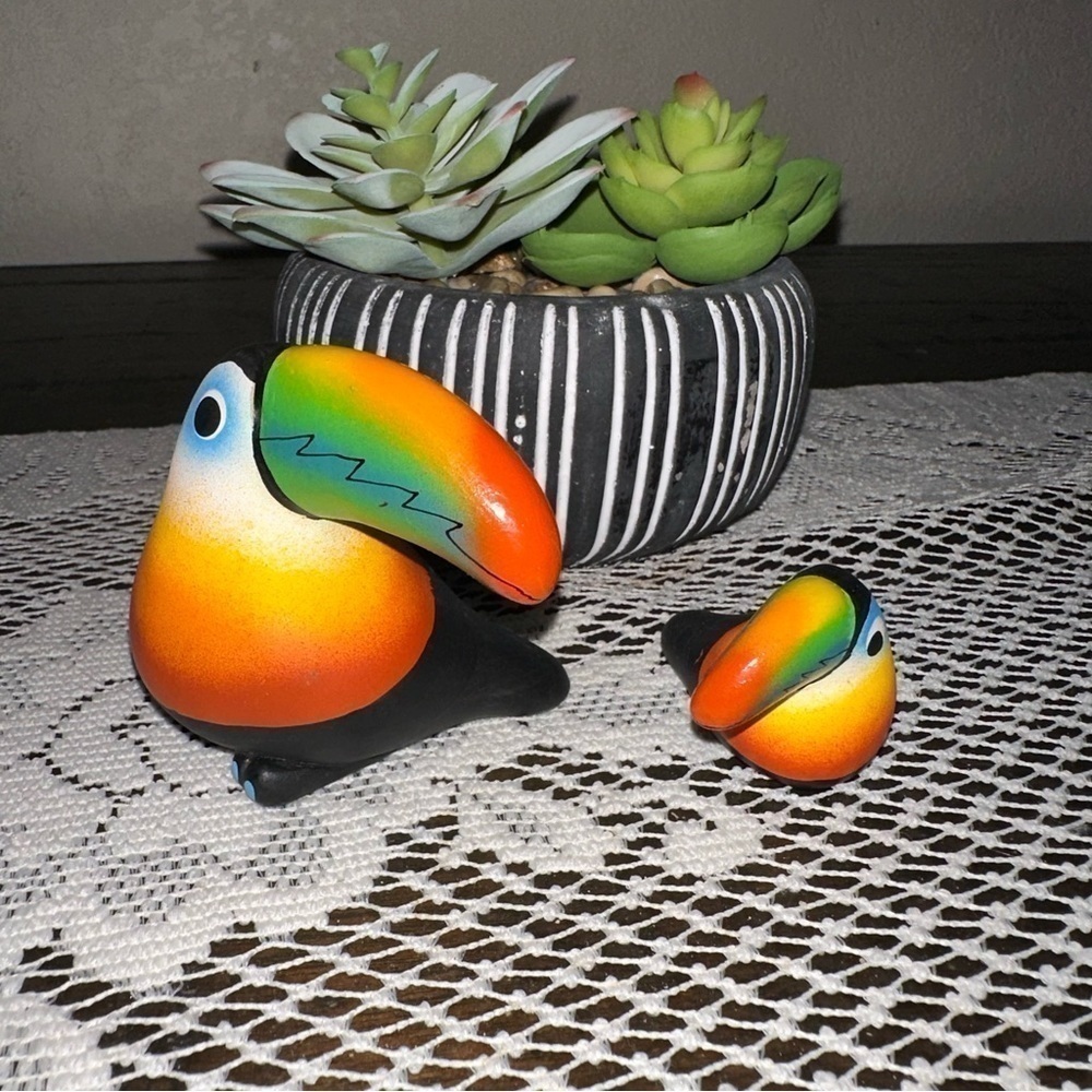 2 Toucan Clay Pottery figurine Gloria a Dios Costa Rica 3.5” long 2.5”